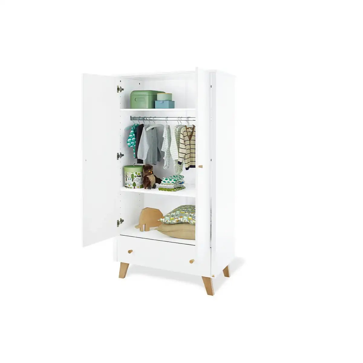 Kinderzimmer 'Hilda & Pan' extrabreit, weiß, inkl. Wandregal
4-teilig: Hausbett, extra breite Wickelkommode, 2-türiger Kleiderschrank, Wandregal - HomeDesign Knaus