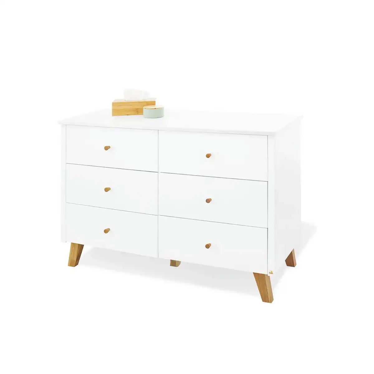 Kinderzimmer 'Hilda & Pan' extrabreit, weiß, inkl. Wandregal
4-teilig: Hausbett, extra breite Wickelkommode, 2-türiger Kleiderschrank, Wandregal - HomeDesign Knaus