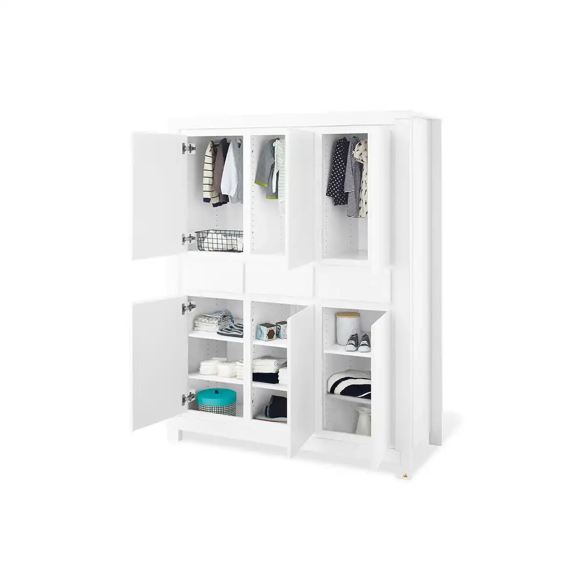 Kinderzimmer 'Milk' extra breit groß, inkl. Wandregal
4-teilig: Kinderbett, extra breite Wickelkommode, großer Kleiderschrank, Wandregal - HomeDesign Knaus