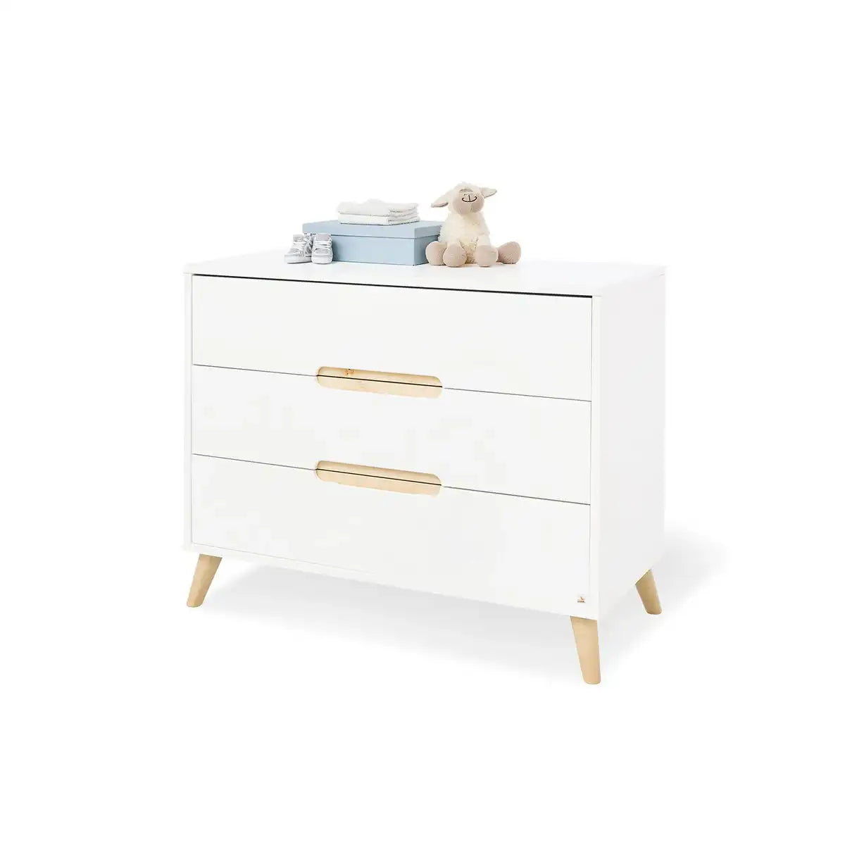 Kinderzimmer 'Move' breit groß, inkl. Wandregal
4-teilig: Kinderbett, breite Wickelkommode, großer Kleiderschrank, Wandregal - HomeDesign Knaus