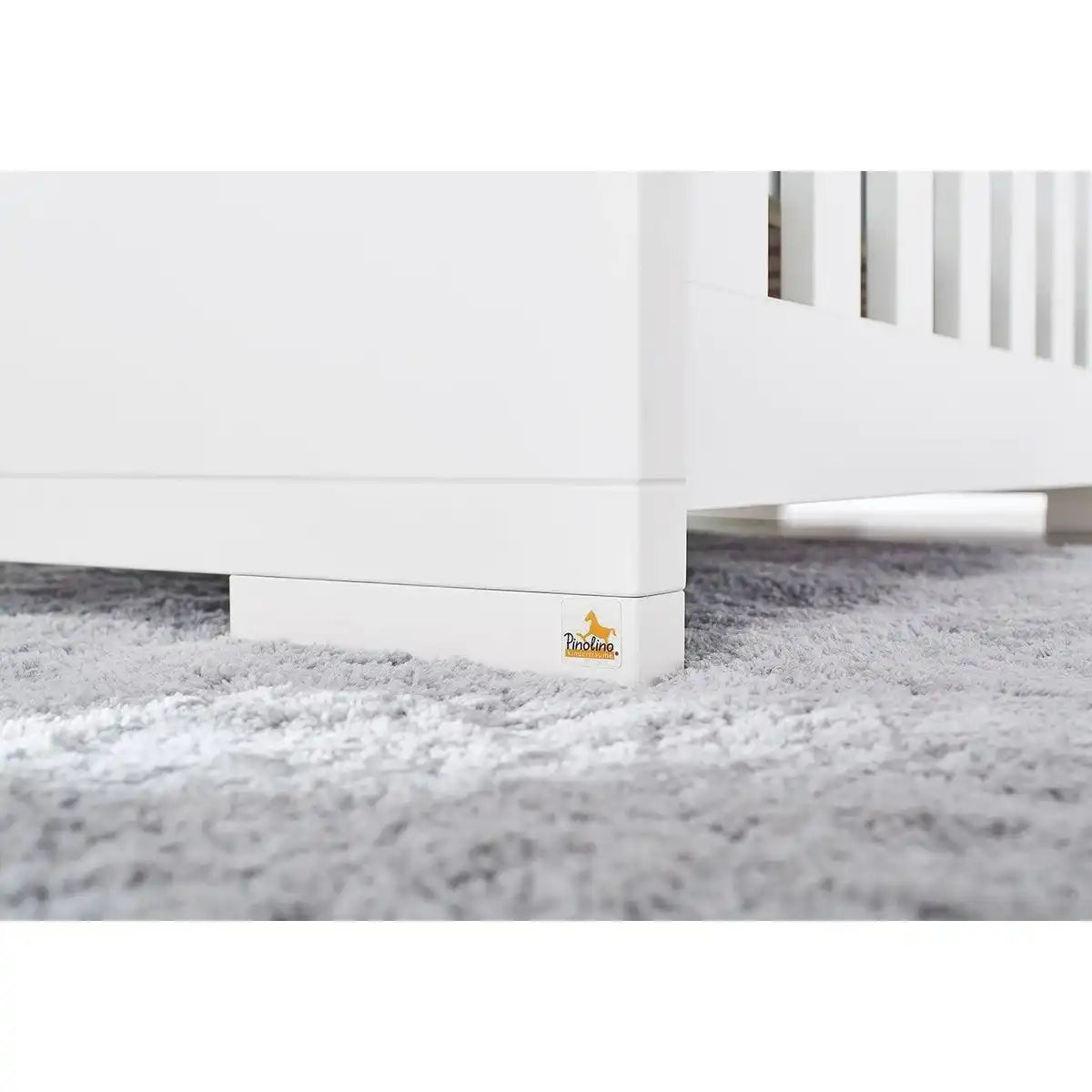 Kinderzimmer 'Polar' extra breit groß, inkl. Wandregal4-teilig: Kinderbett, extrabreite Wickelkommode, großer Kleiderschrank, Wandregal - HomeDesign Knaus