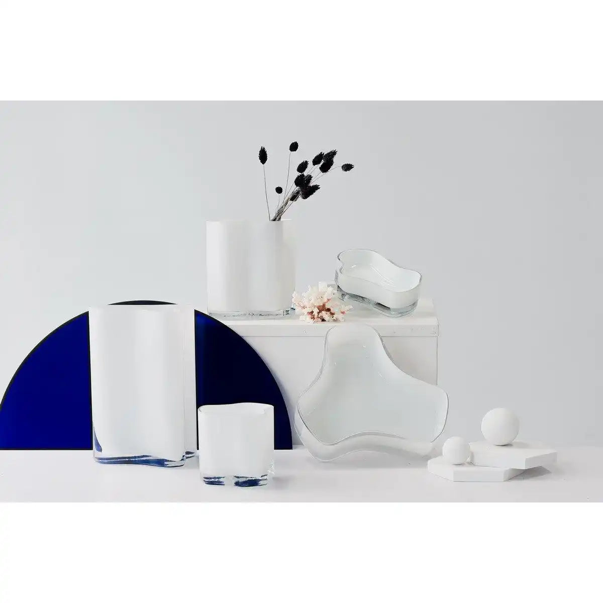Neue hohe Vase im modernen Design, inspiriert von CORAL und Aalto, COR30WH - HomeDesign Knaus