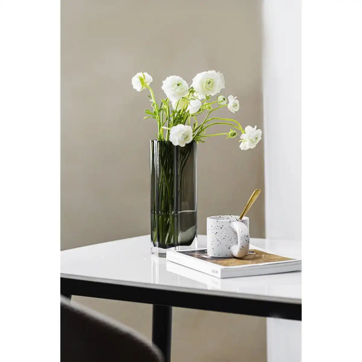Schlanke Vase im modernen Design, inspiriert von CORAL + Aalto, COR26GR - HomeDesign Knaus