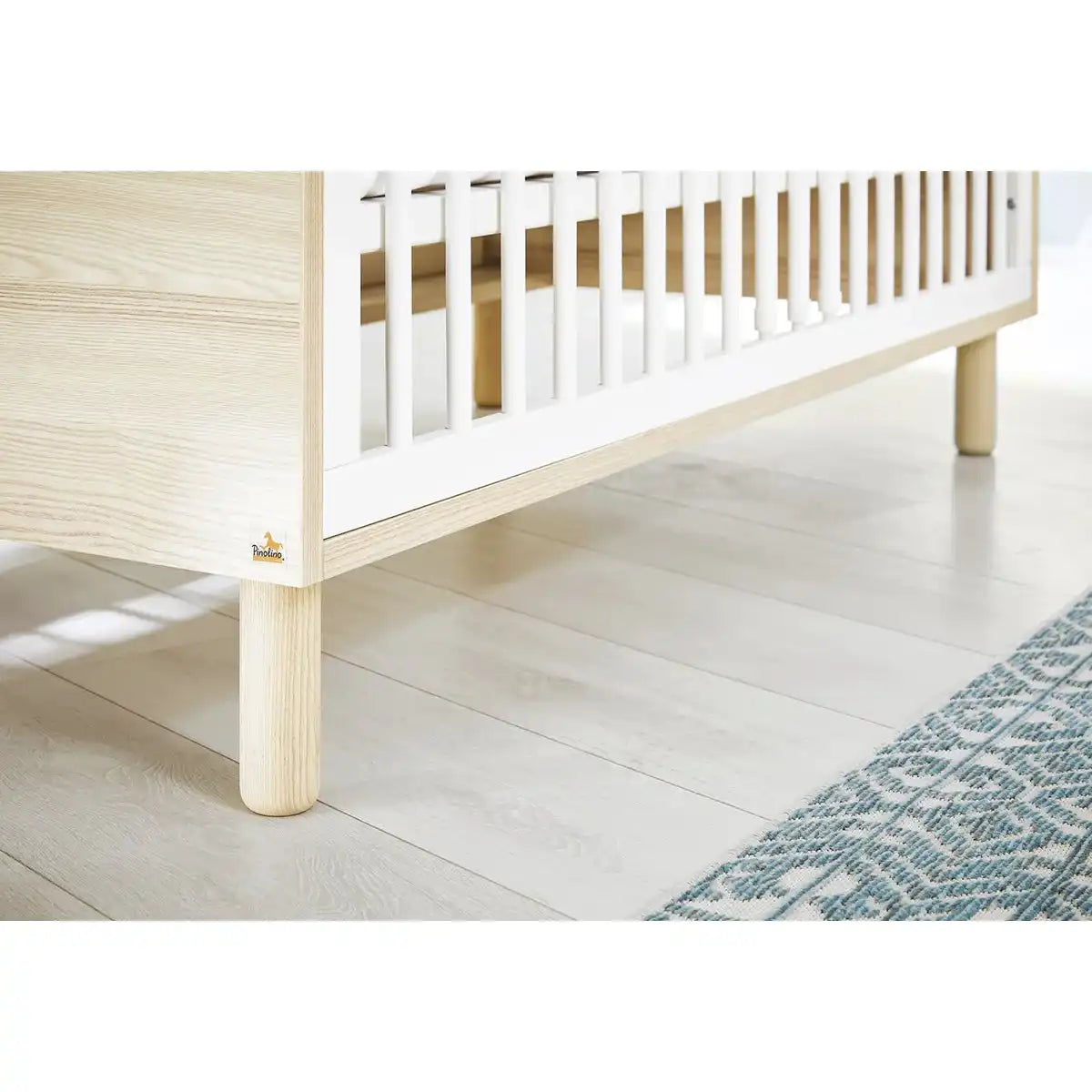 Starterset 'Flow' breit
2-teilig: Kinderbett, breite Wickelkommode - HomeDesign Knaus