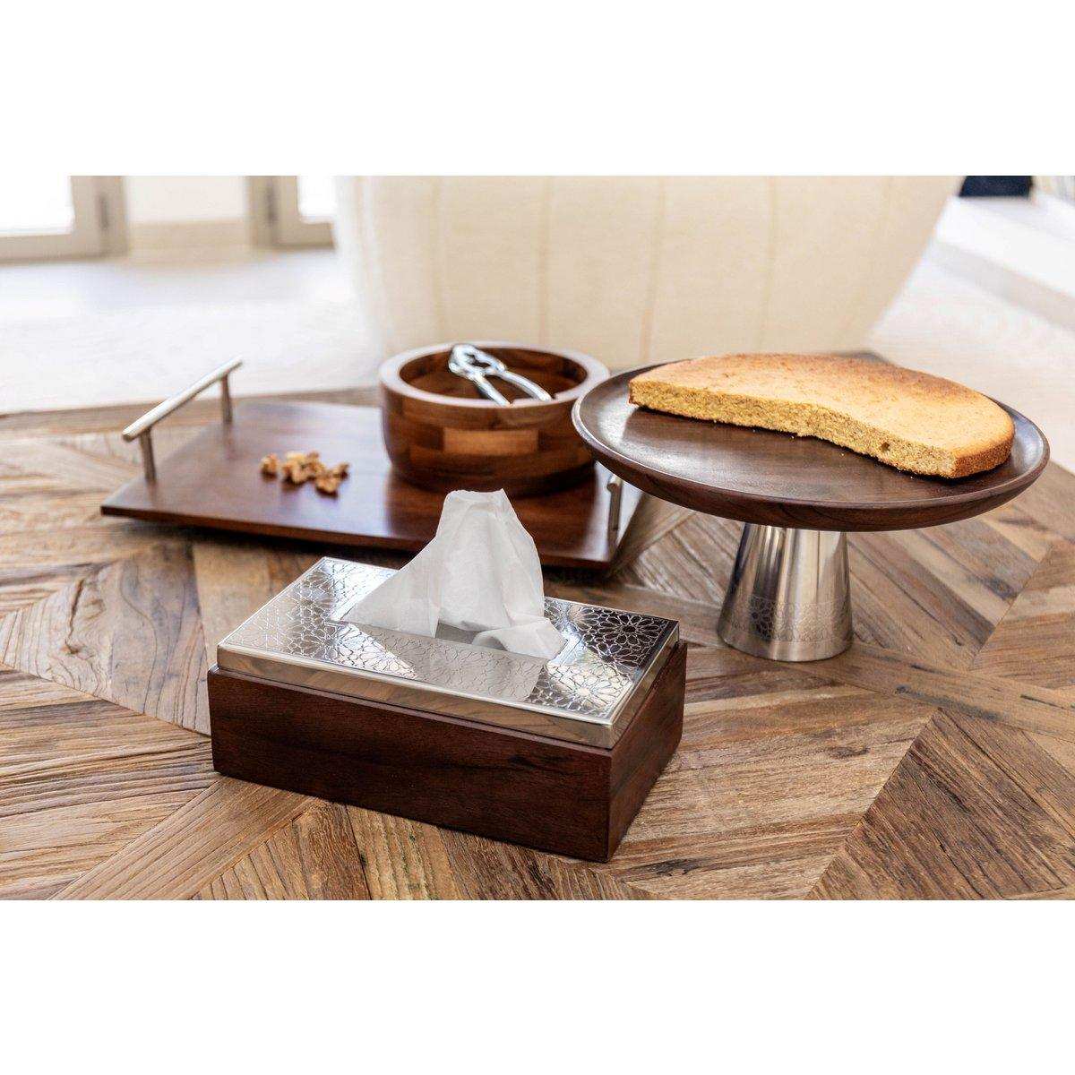 Tortenform aus Holz auf silbernem Metallständer, 30 x 30 x 14,5 cm - HomeDesign Knaus