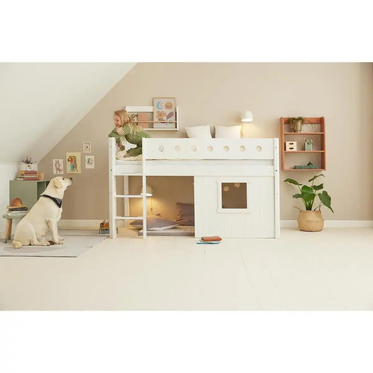 Weißes mittleres Bett mit Baumhaus, 90x200 cm, weiß - HomeDesign Knaus