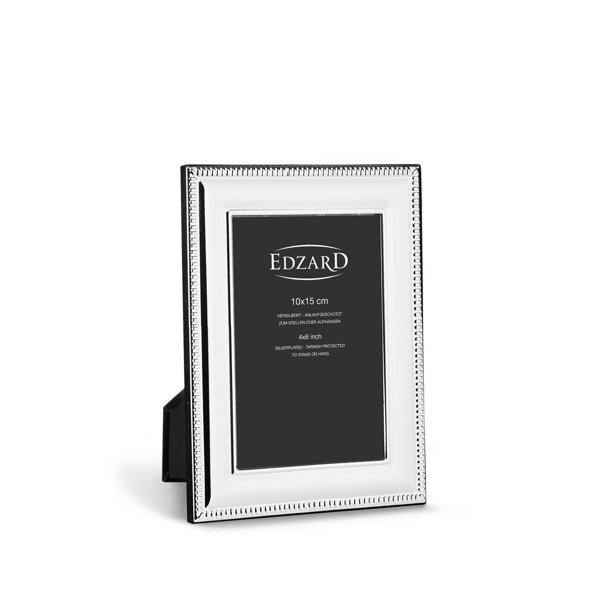 EDZARD Fotorahmen Novara für Foto 10 x 15 cm, edel versilbert, anlaufgeschützt, mit 2 Aufhängern - HomeDesign Knaus