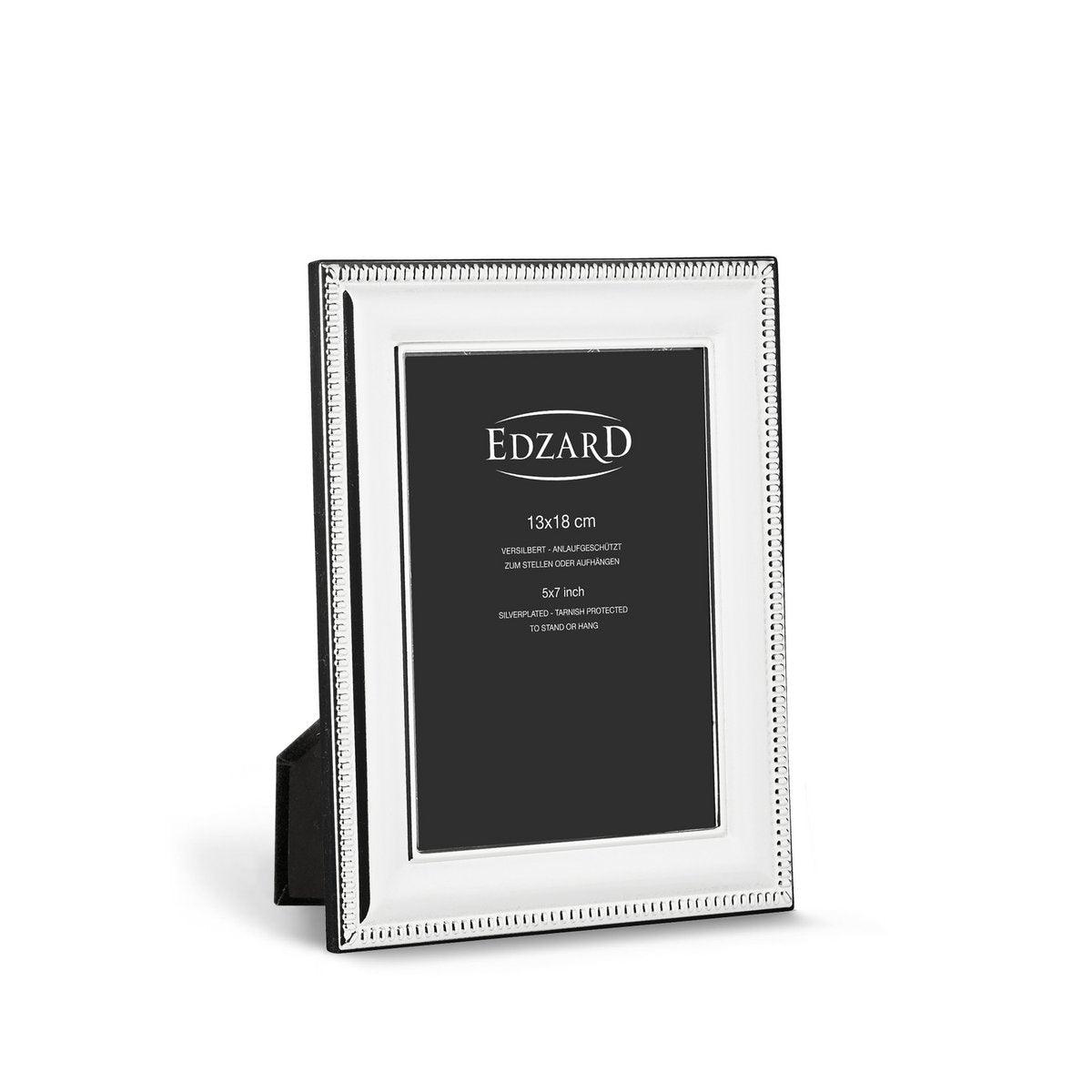EDZARD Fotorahmen Novara für Foto 13 x 18 cm, edel versilbert, anlaufgeschützt, mit 2 Aufhängern - HomeDesign Knaus