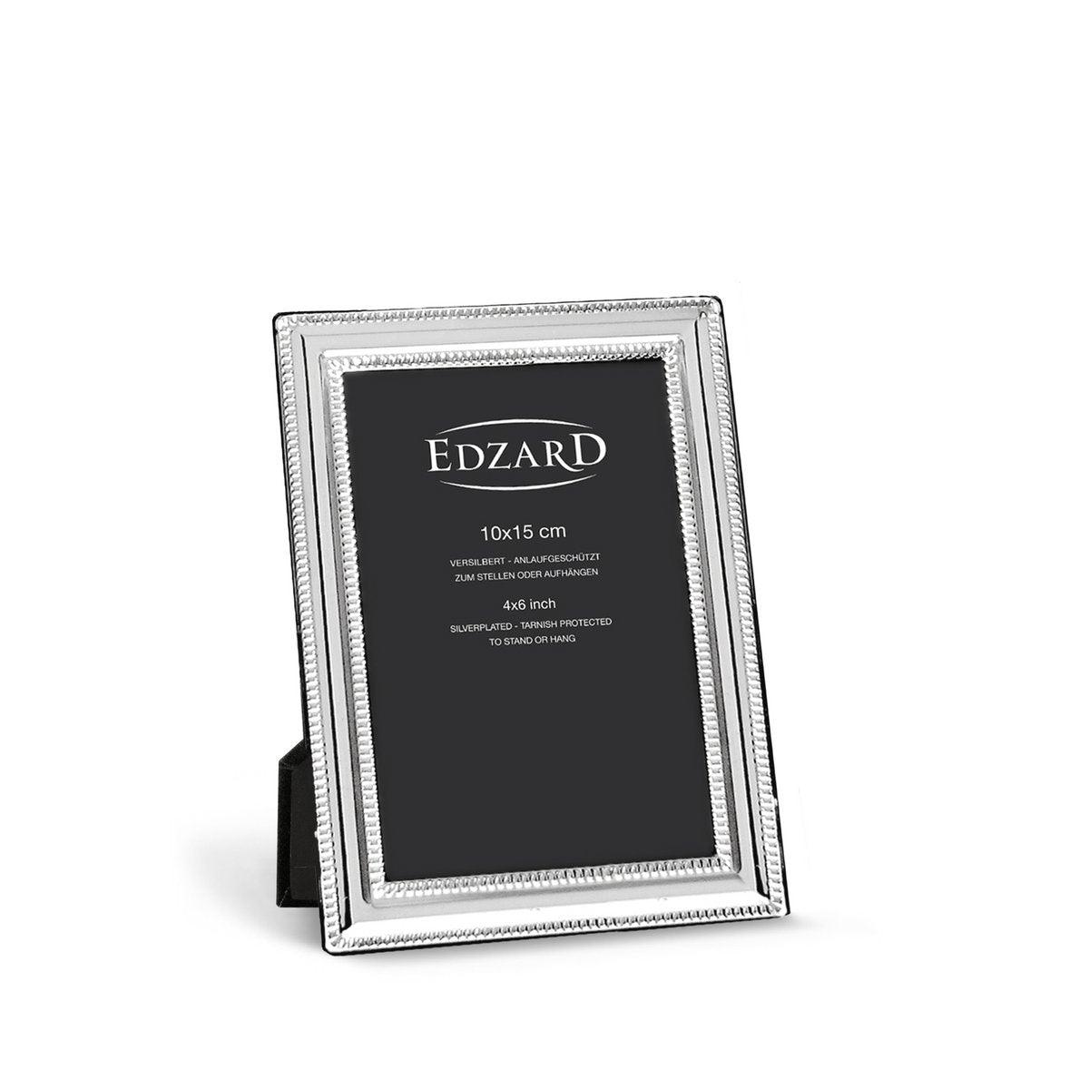 EDZARD Fotorahmen Bilderrahmen Matera für Foto 10 x 15 cm, edel versilbert, anlaufgeschützt, 2 Aufhänger - HomeDesign Knaus