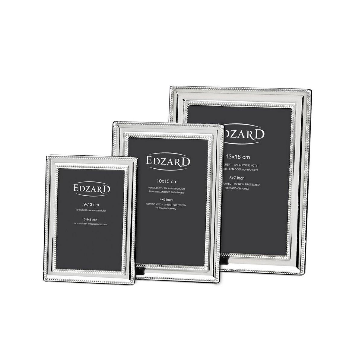 EDZARD Fotorahmen Bilderrahmen Matera für Foto 10 x 15 cm, edel versilbert, anlaufgeschützt, 2 Aufhänger - HomeDesign Knaus