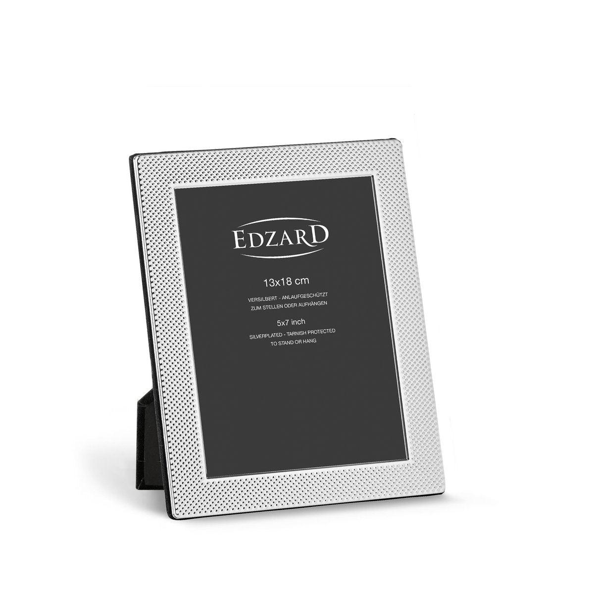 EDZARD Fotorahmen Cagliari für Foto 13 x 18 cm, edel versilbert, anlaufgeschützt, mit 2 Aufhängern - HomeDesign Knaus