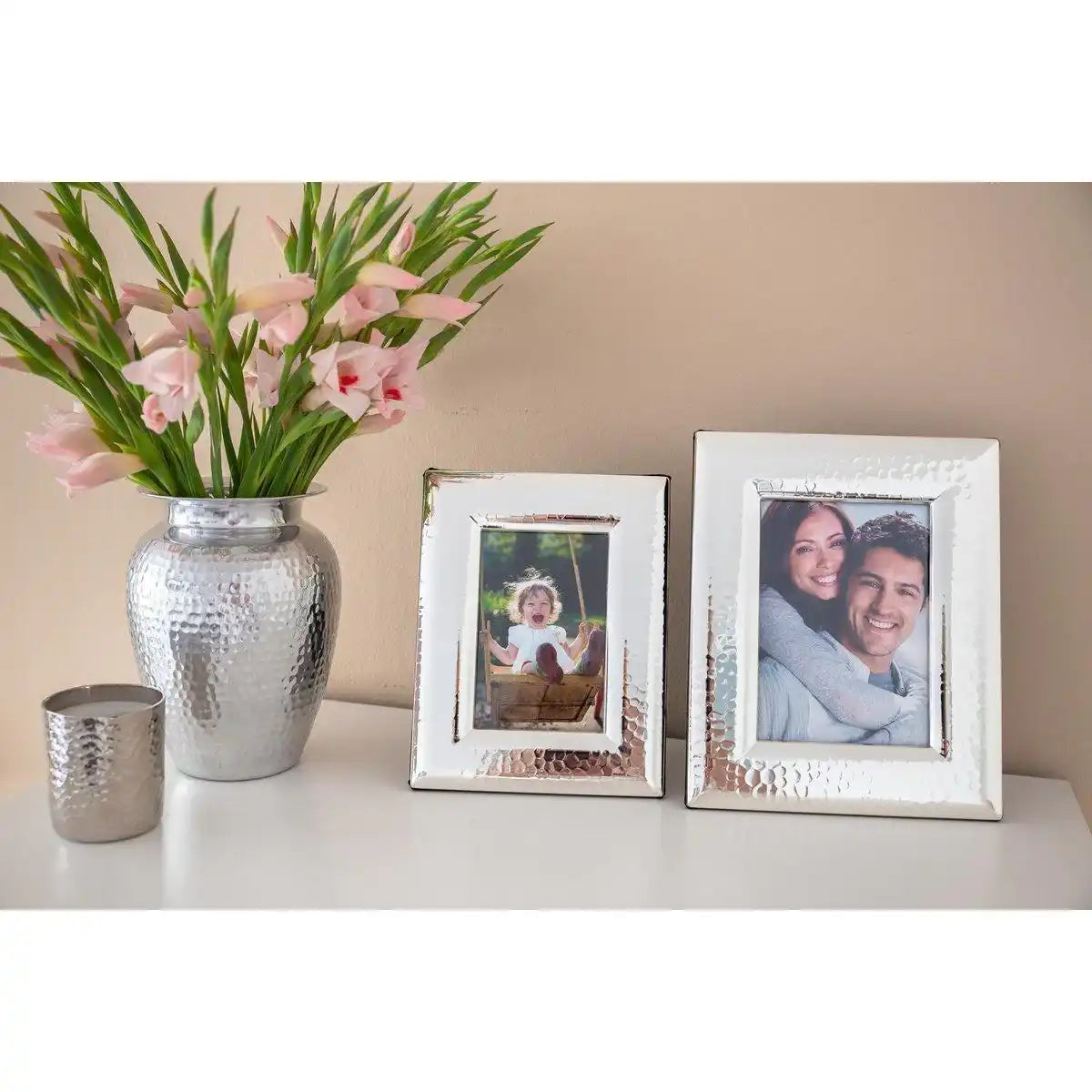 Fotorahmen Positano, gehämmert, für Foto 10 x 15 cm, edel versilbert, anlaufgeschützt, 2 Aufhänger - HomeDesign Knaus